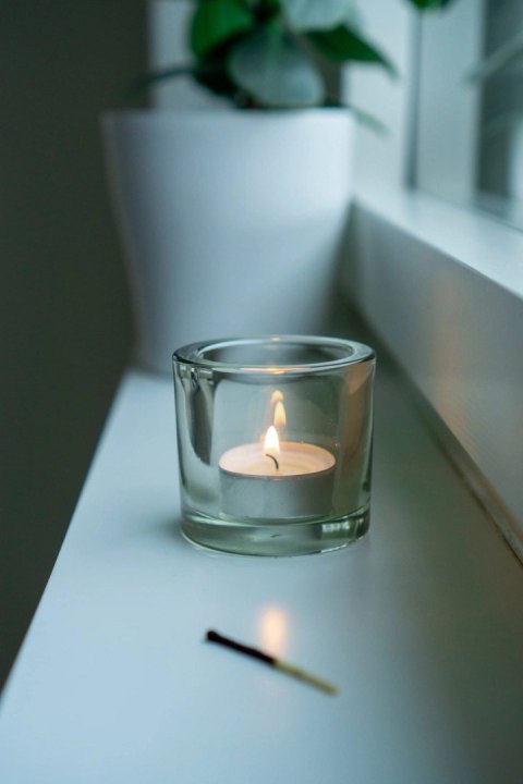 AURA Podgrzewacze Tealights Classic 4,5h 100 szt. p15-100 AURA Podgrzewacze Tealights Classic 4,5h 100 szt. p15-100