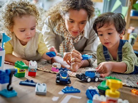 10445 - LEGO DUPLO - Bolidy i kierowcy F1® 10445 - LEGO DUPLO - Bolidy i kierowcy F1®