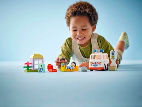 10447 - LEGO DUPLO - Karetka z kierowcą 10447 - LEGO DUPLO - Karetka z kierowcą