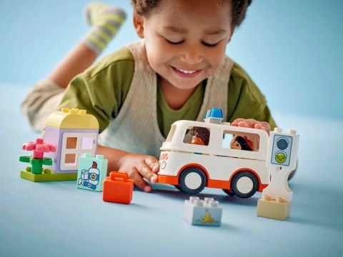 10447 - LEGO DUPLO - Karetka z kierowcą 10447 - LEGO DUPLO - Karetka z kierowcą