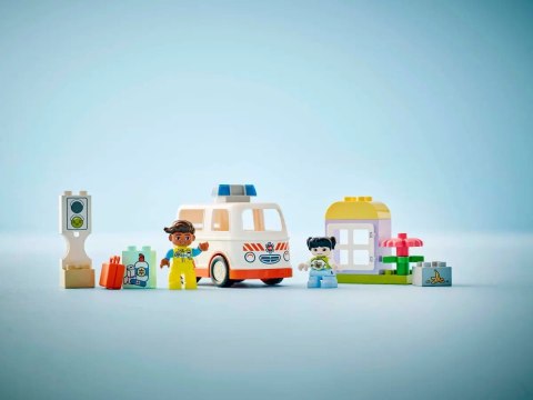10447 - LEGO DUPLO - Karetka z kierowcą 10447 - LEGO DUPLO - Karetka z kierowcą