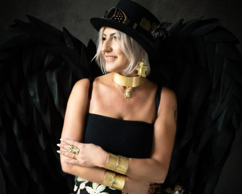 Szeroka bransoletka z kryształkami Preciosa w okręgu z kolekcji Vintage (B24/WIO/27AU) Szeroka bransoletka z kryształkami Preciosa w okręgu z kolekcji Vintage (B24/WIO/27AU)
