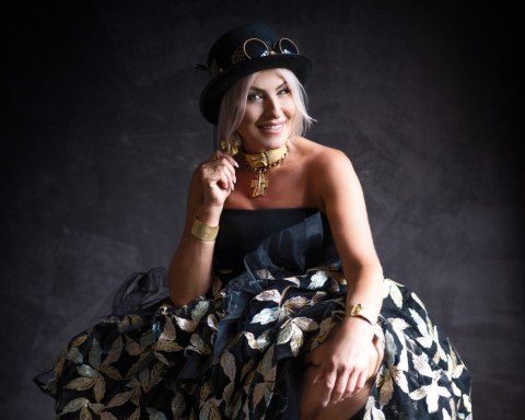 Szeroka obroża z krzyżem, łańcuchem i kryształkami Preciosa z kolekcji Vintage (C24/WIN/36AU) Szeroka obroża z krzyżem, łańcuchem i kryształkami Preciosa z kolekcji Vintage (C24/WIN/36AU)